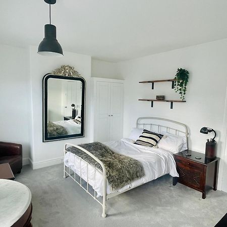 Newly Refurbished City Centre House With Parking Exeter Eksteriør billede