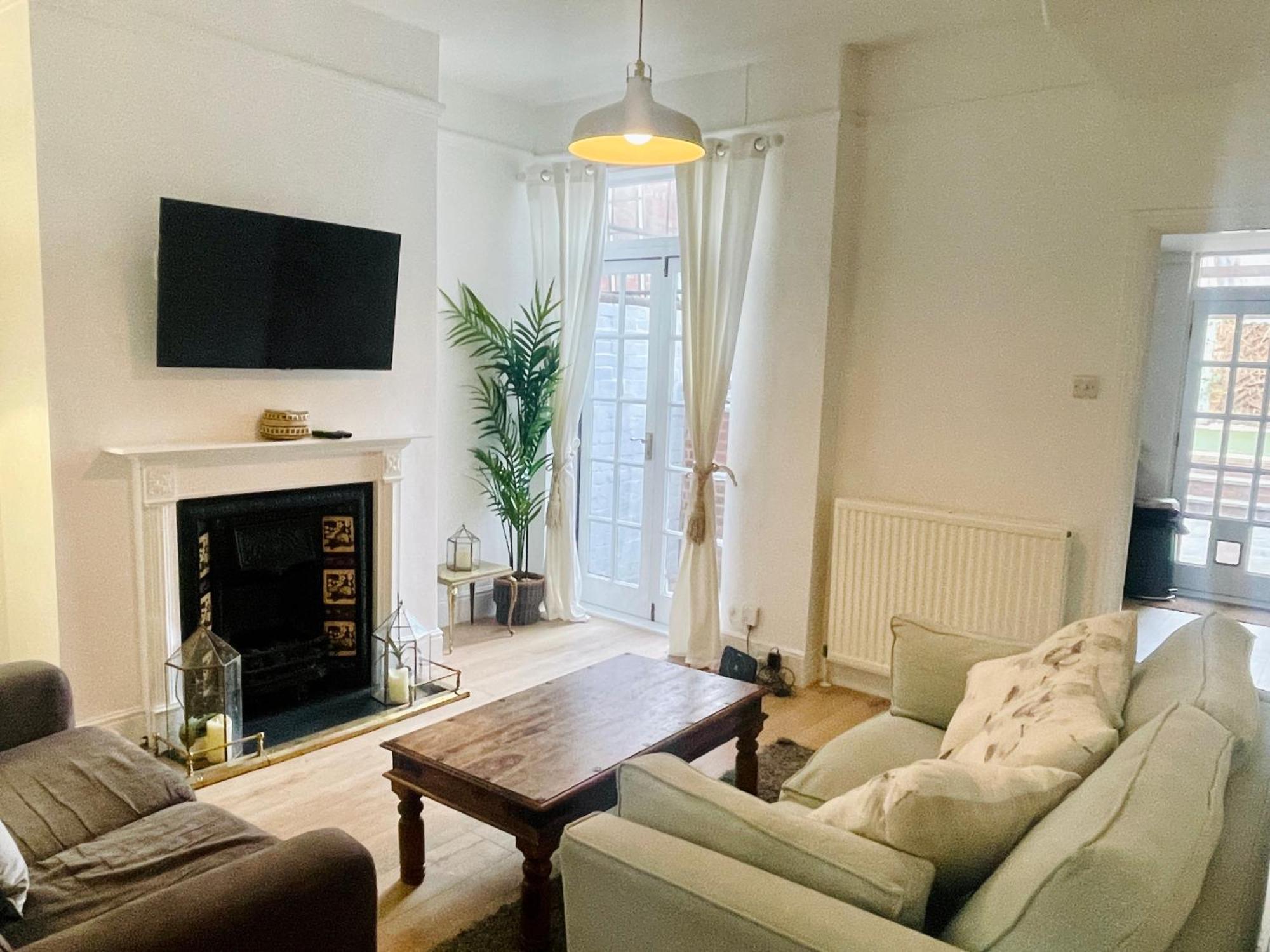 Newly Refurbished City Centre House With Parking Exeter Eksteriør billede