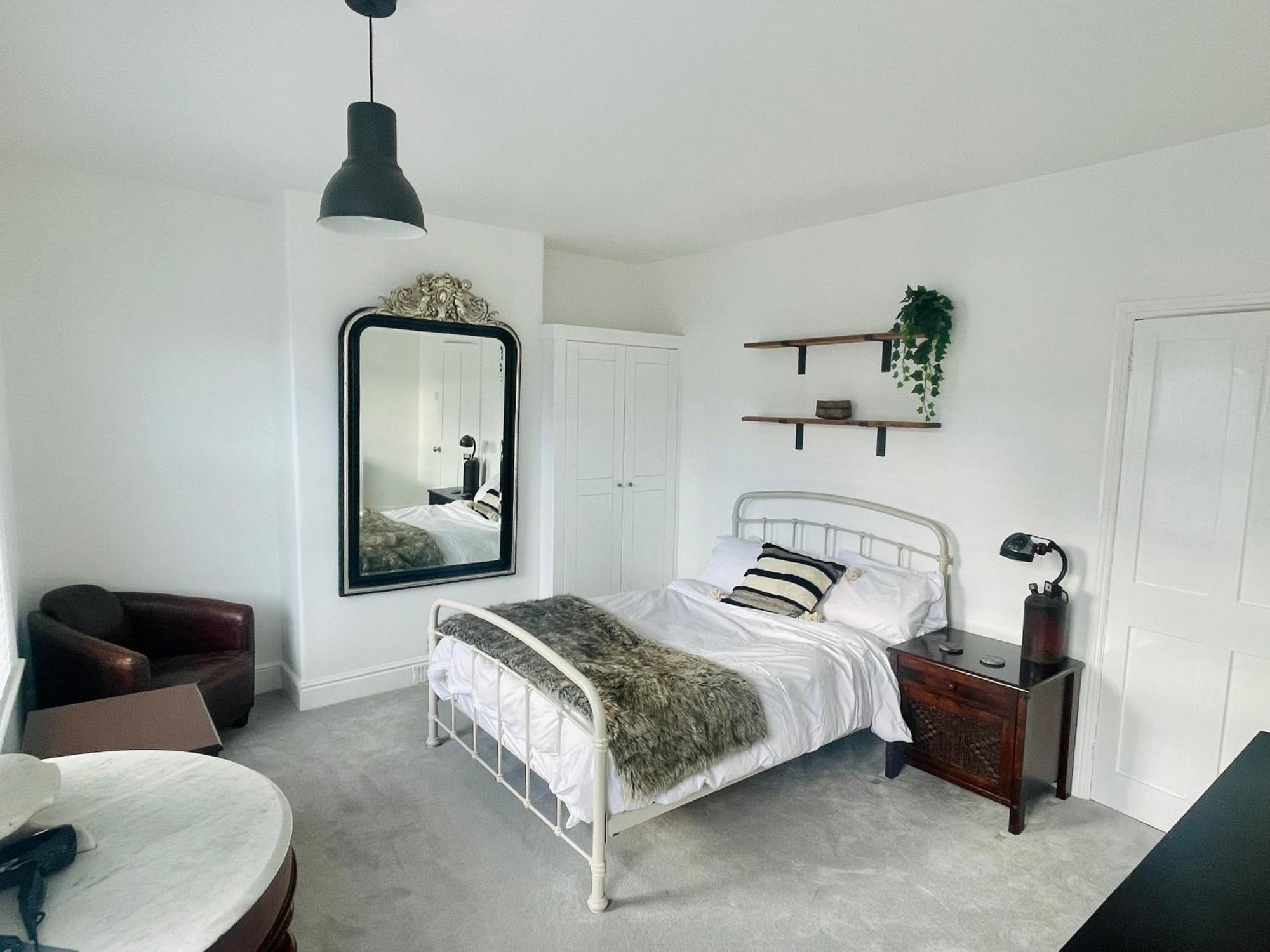 Newly Refurbished City Centre House With Parking Exeter Eksteriør billede