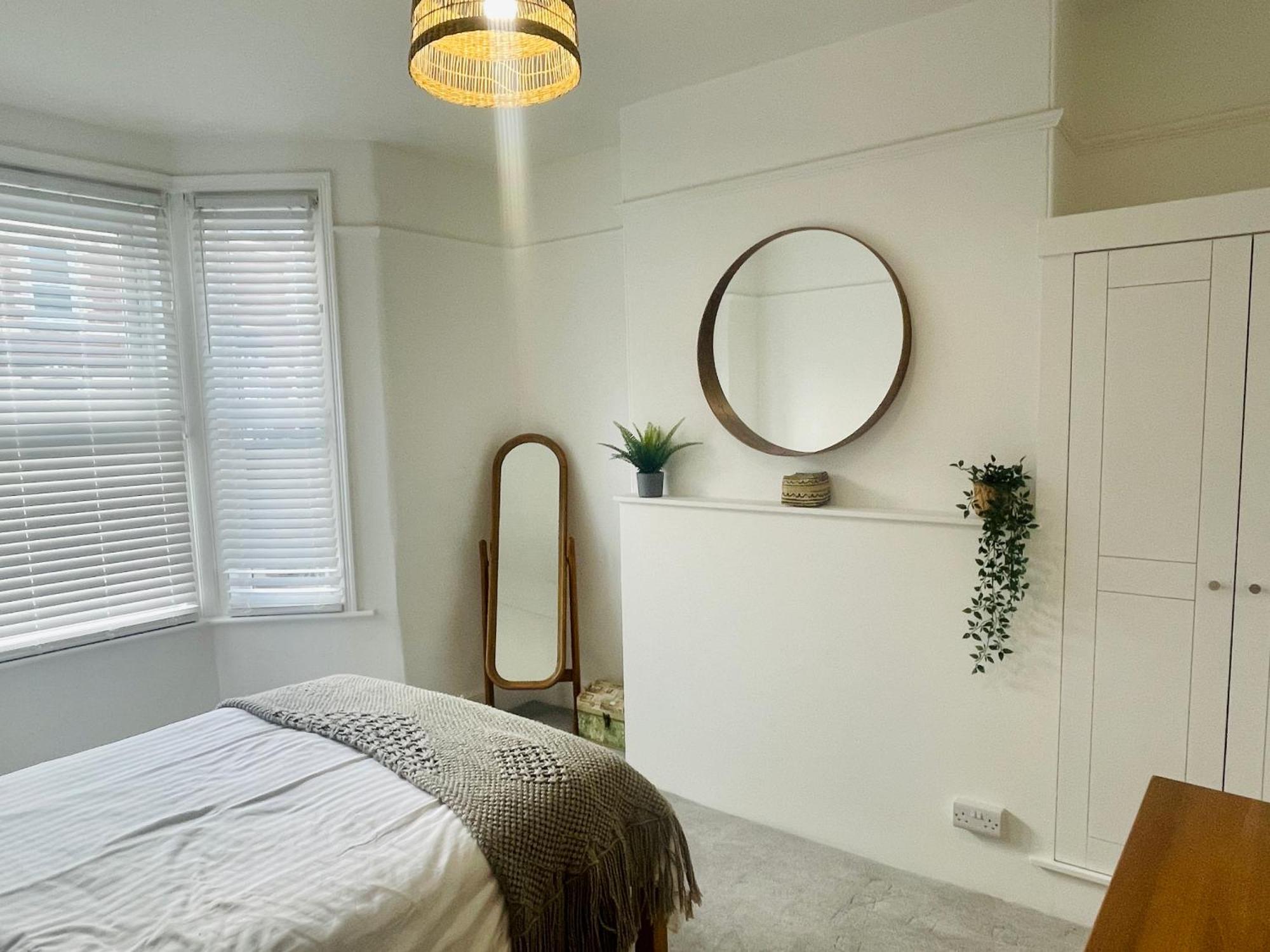 Newly Refurbished City Centre House With Parking Exeter Eksteriør billede
