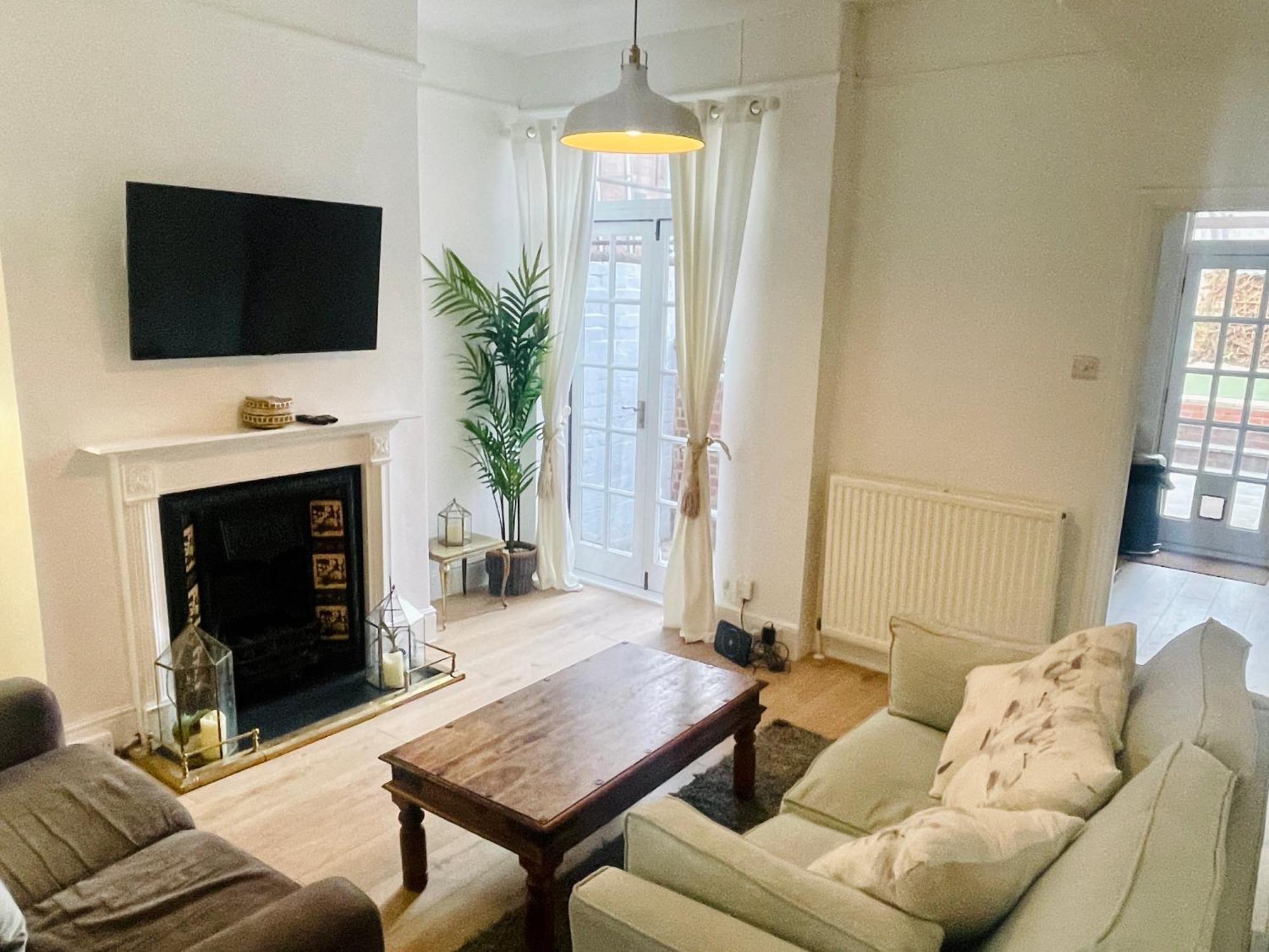 Newly Refurbished City Centre House With Parking Exeter Eksteriør billede