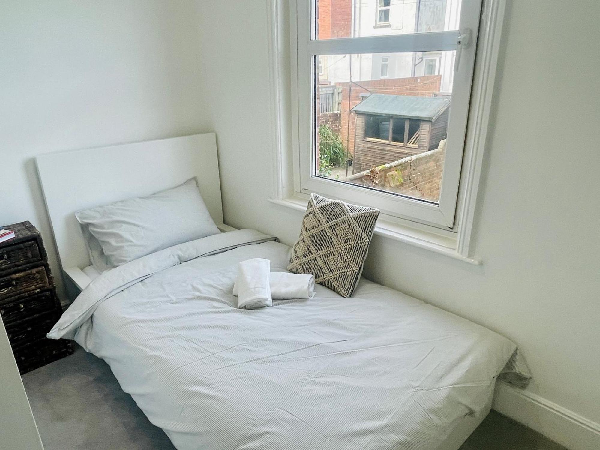 Newly Refurbished City Centre House With Parking Exeter Eksteriør billede